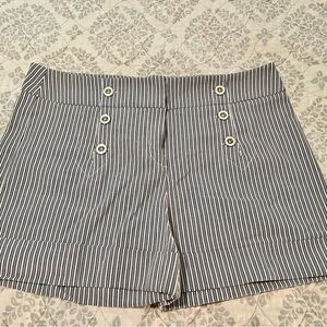 Avenue High Waist Black and White Shorts